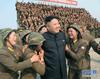 金正恩指导朝鲜女兵发射火箭弹