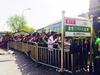 清明假期北京长途公交车站外排出千米长队